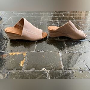 LUCKY BRAND Soft Taupe Leather Wedges